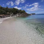 Sonia Rustic Mansion - 5bd 30 Sec Walk To Jaktstuga Agioi Apostoloi (Evia)