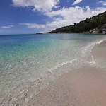 Sonia Rustic Mansion - 5bd 30 Sec Walk To Agioi Apostoloi (Evia)