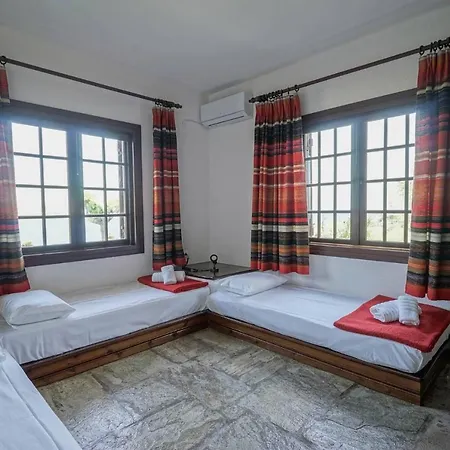 Sonia Rustic Mansion - 5bd 30 Sec Walk To *